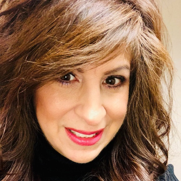 Meet your Posher, Laura - Picture 3 of 7